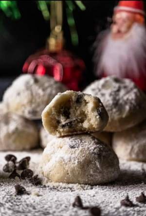 snowball cookies with chocolate chips