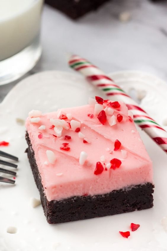 candy cane brownie with crushed peppermint