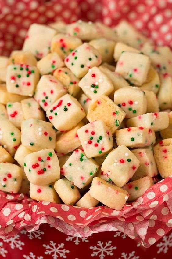 shortbread christmas cookie bites with christmas sprinkles