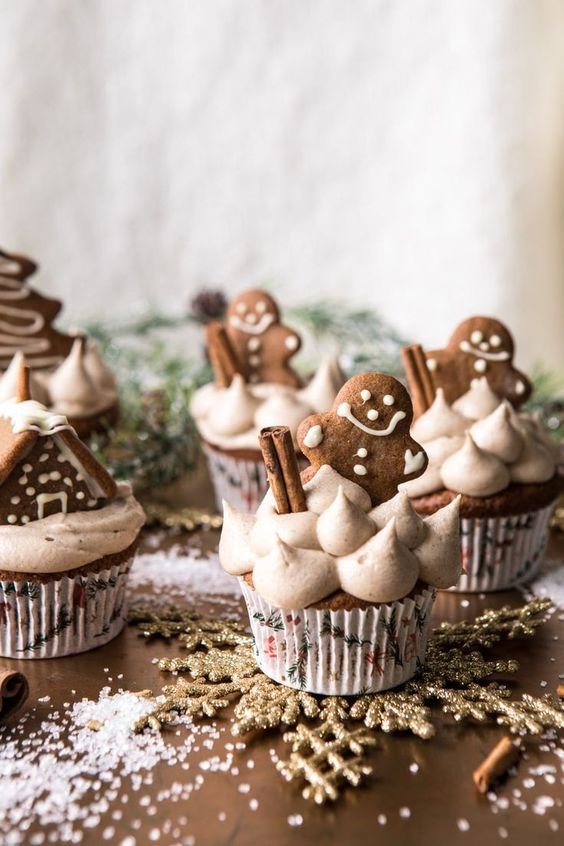 gingerbread cupcakes with cinnamon and buttercream frosting