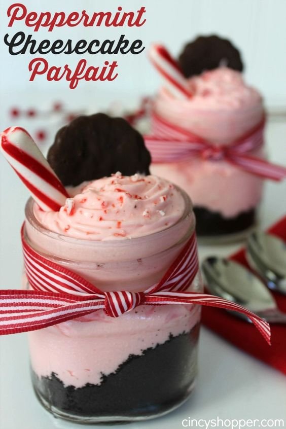 cheesecake parfait with oreo and peppermint