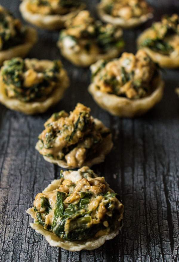 Cheesy Spinach Dip Puff Bites - Easy and Cute Christmas Appetizer 