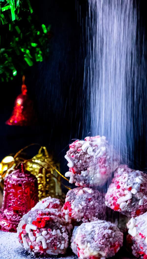 Peppermint Cheesecake Oreo truffles with sugar powder showering on top