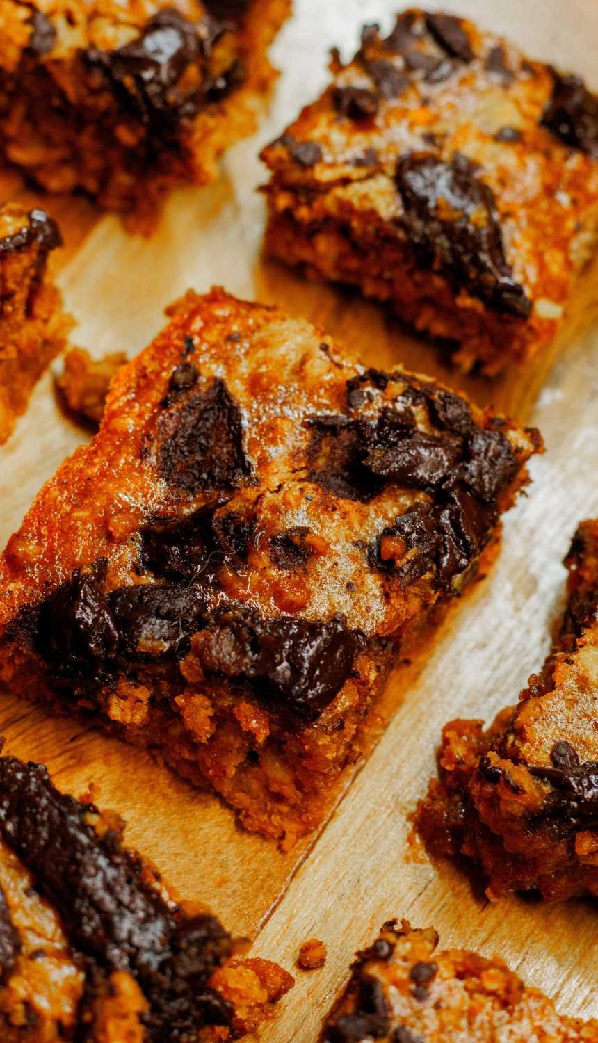 pumpkin oatmeal bars with chocolate chunks